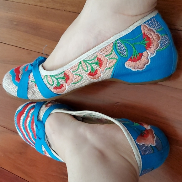 Embroidered canvas slipons - Picture 4 of 11